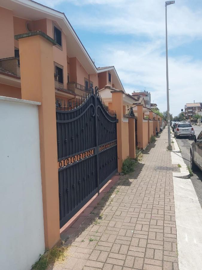 Casa Vacanza Indaco Fiumicino Buitenkant foto