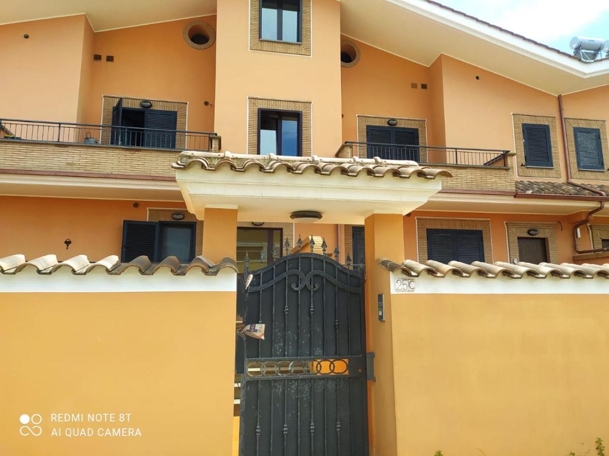 Casa Vacanza Indaco Fiumicino Buitenkant foto